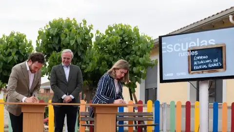 DGA y DPH incrementar la inversión en la escuela rural DGA y DPH incrementar la inversión en la escuela rural