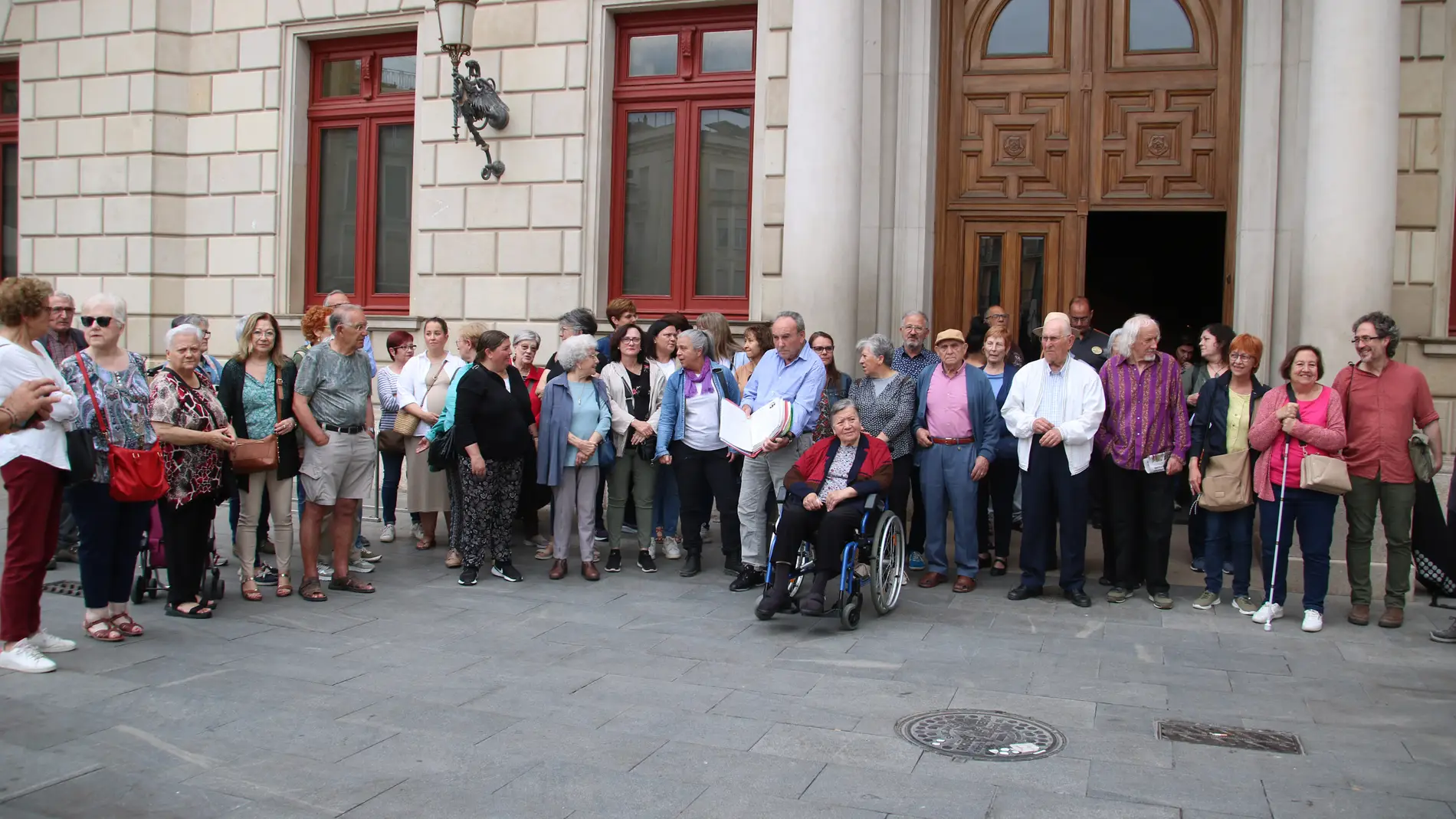 Usuaris, familiars i treballadors de la residència de Reus Usuaris, familiars i treballadors de la residència de Reus