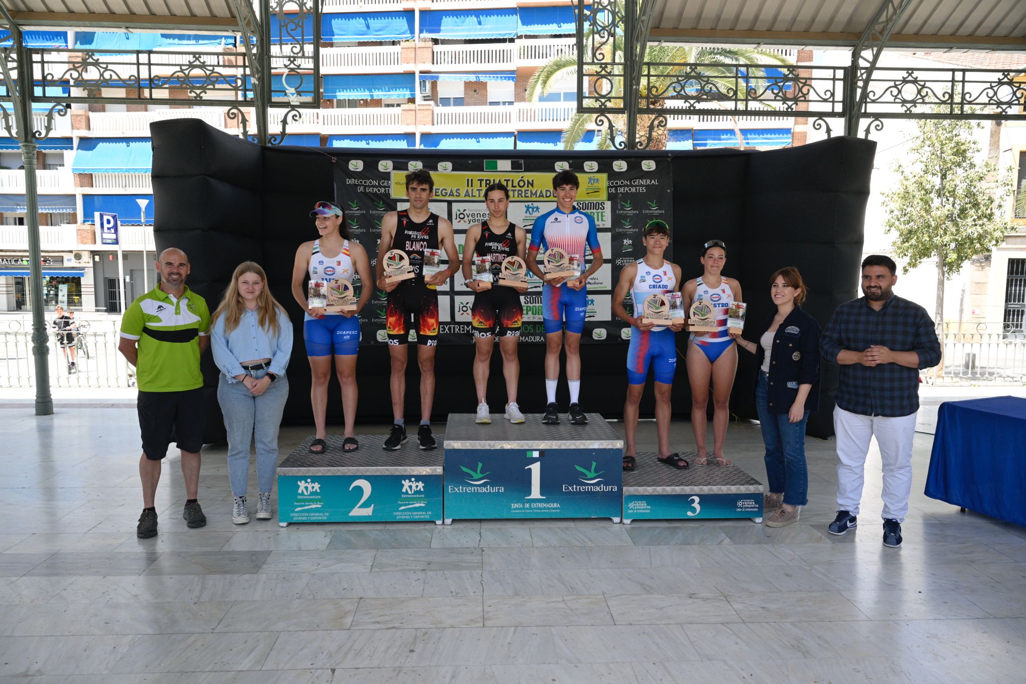 Víctor Alías y Carla Martínez ganan el II Triatlón Villanueva de la Serena Víctor Alías y Carla Martínez ganan el II Triatlón Villanueva de la Serena