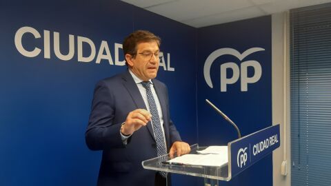 Miguel Ángel Valverde durante la rueda de prensa