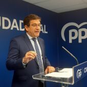 Miguel Ángel Valverde durante la rueda de prensa