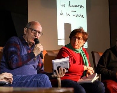 Ángel Gómez presenta su primera novela Ángel Gómez presenta su primera novela