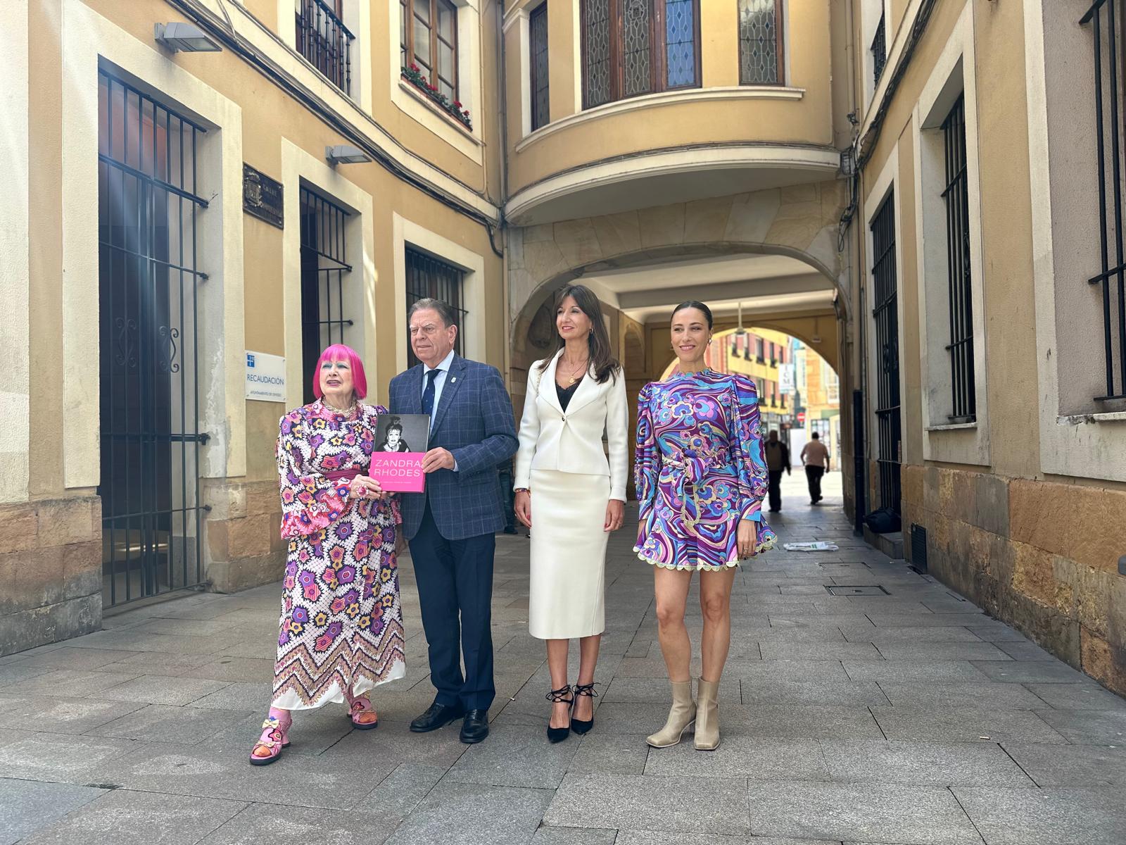 El Ayuntamiento lanza el proyecto Oviedo es Moda, en colaboración con la diseñadora Celia Bernardo El Ayuntamiento lanza el proyecto Oviedo es Moda, en colaboración con la diseñadora Celia Bernardo