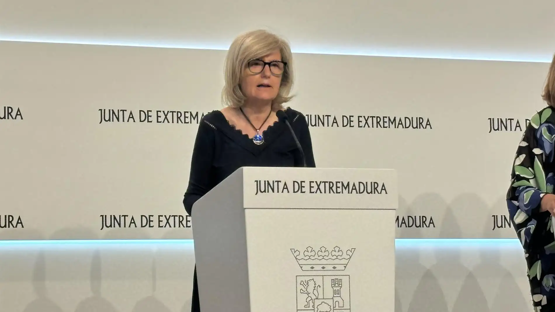 La portavoz de la Junta de Extremadura, Victoria Bazaga, en rueda de prensa