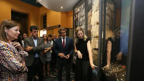 En la vitrina se exponen las joyas funerarias halladas en la necrópolis bizantina del Cabezo del Molino En la vitrina se exponen las joyas funerarias halladas en la necrópolis bizantina del Cabezo del Molino