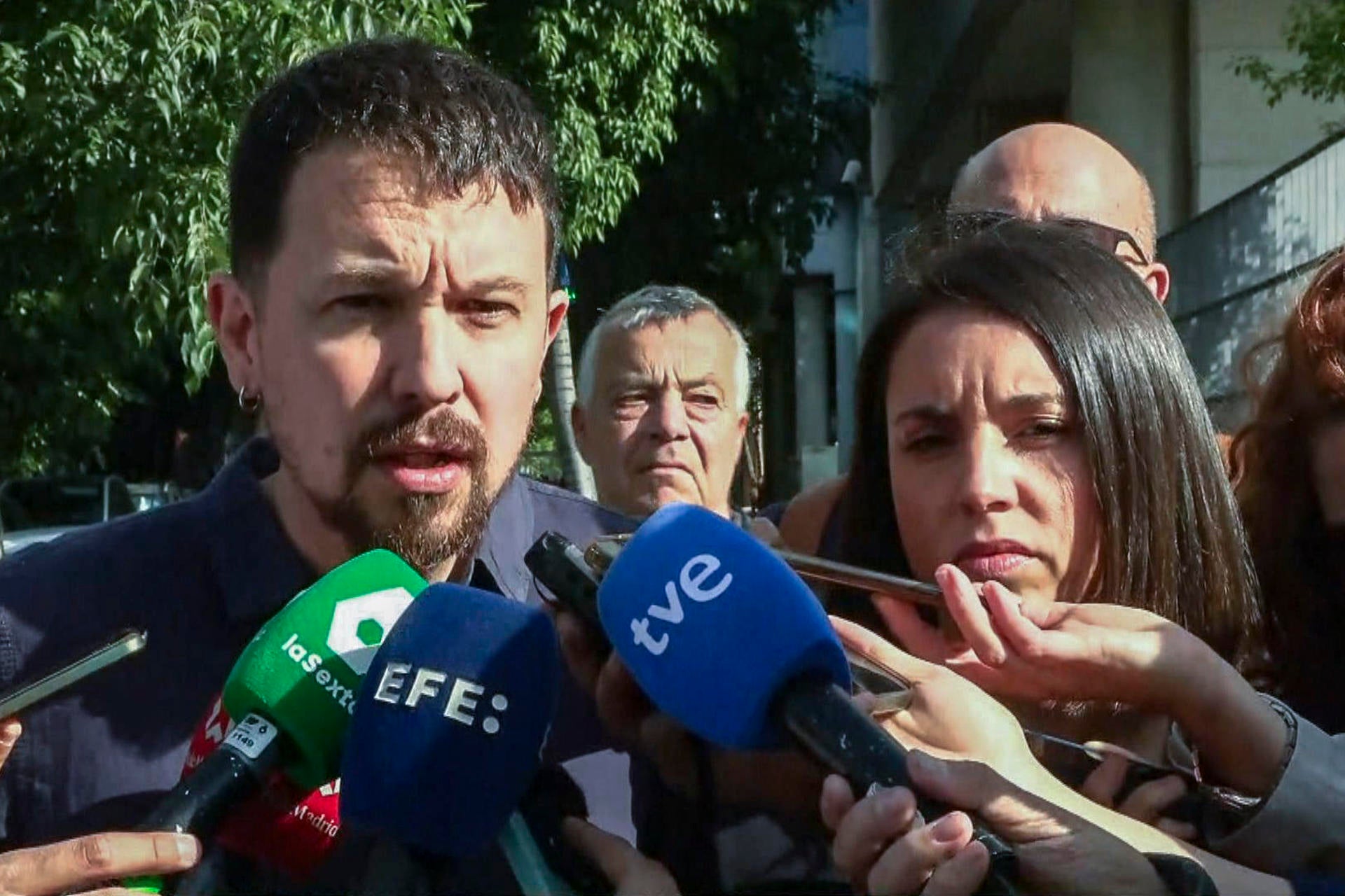 Podemos exige a Interior actuar ante las "amenazas" a Montero e Iglesias, que presentará una denuncia Podemos exige a Interior actuar ante las "amenazas" a Montero e Iglesias, que presentará una denuncia