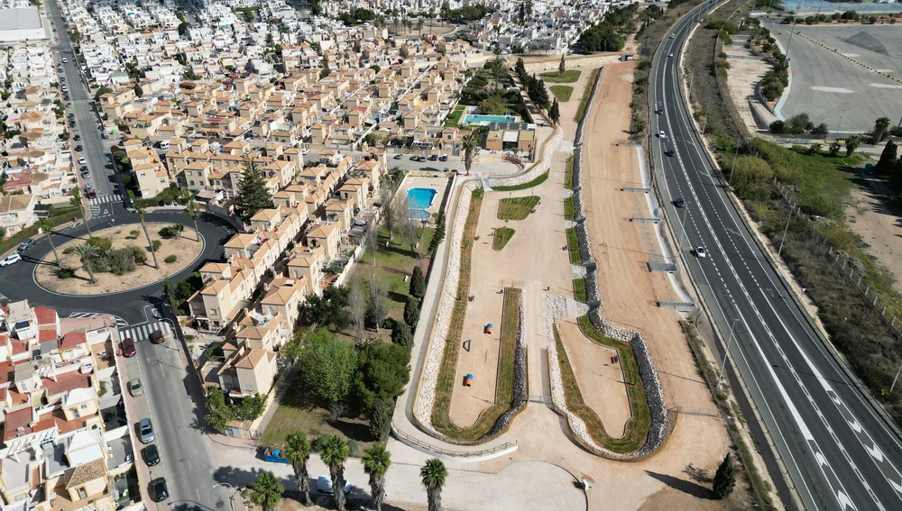 Abre al público la balsa de laminación de aguas pluviales y parque inundable junto a la N-332 en la urbanización Doña Inés Abre al público la balsa de laminación de aguas pluviales y parque inundable junto a la N-332 en la urbanización Doña Inés