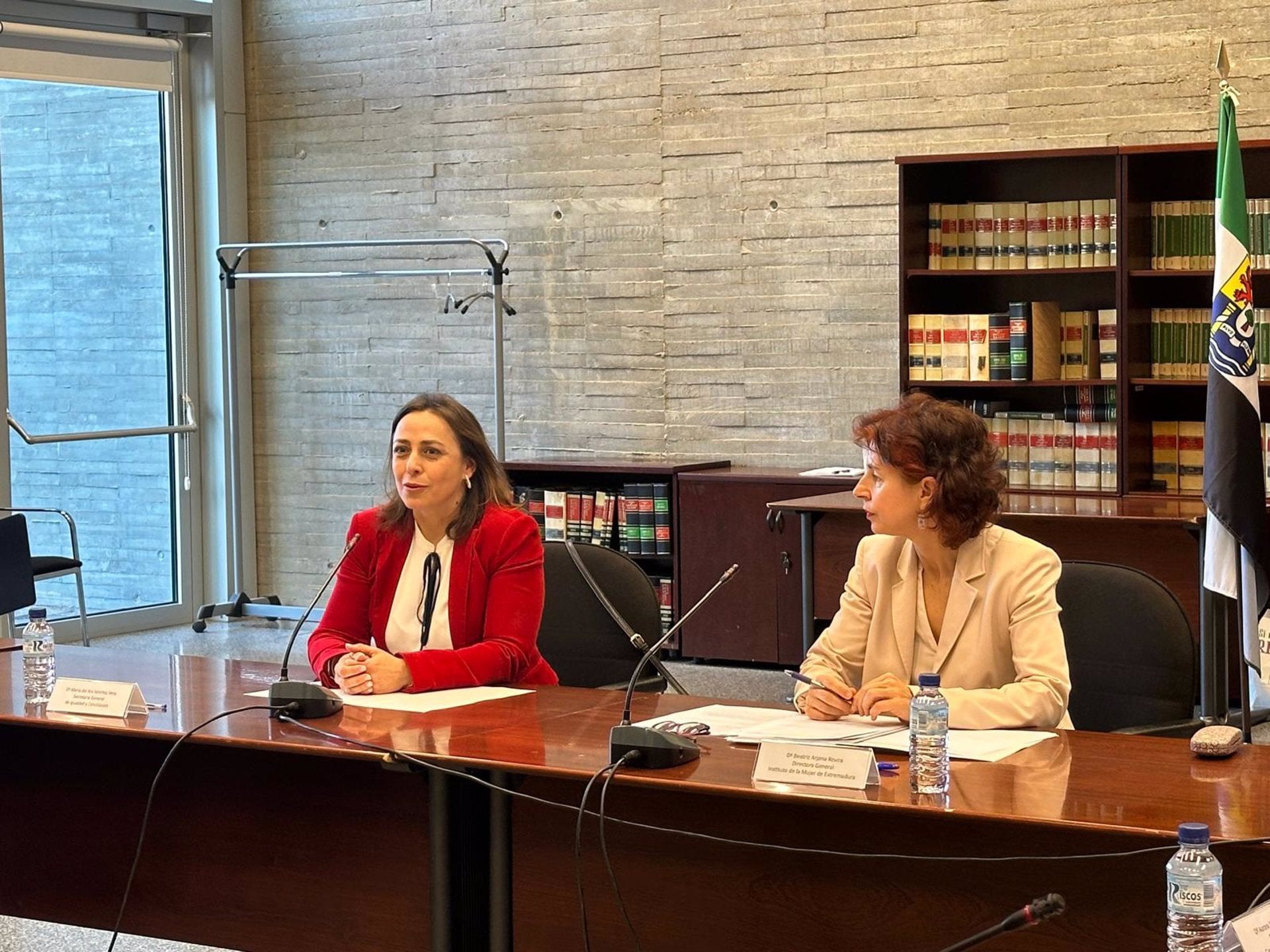 Extremadura tiene actualmente 2.395 víctimas de violencia de género, 90 cuentan con protección de pulseras telemáticas Extremadura tiene actualmente 2.395 víctimas de violencia de género, 90 cuentan con protección de pulseras telemáticas