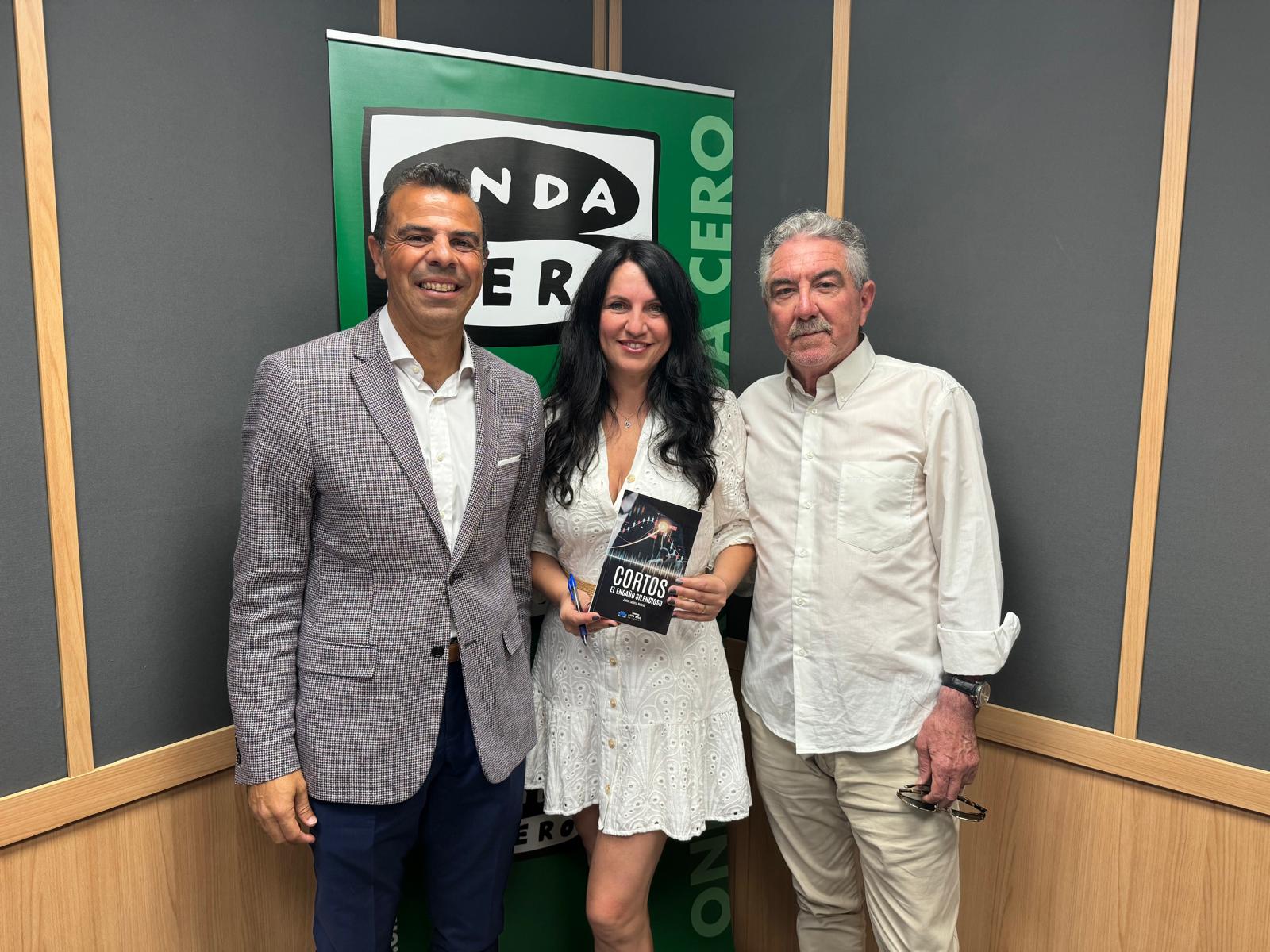 Javier Latorre presenta en Más de uno Alicante su libro 'Cortos. El engaño silencioso' sobre el riesgo de invertir en bolsa Javier Latorre presenta en Más de uno Alicante su libro 'Cortos. El engaño silencioso' sobre el riesgo de invertir en bolsa