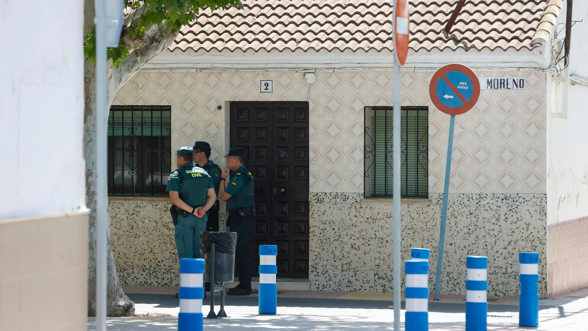 Agentes de la Guardia Civil en Campillos (Málaga) Agentes de la Guardia Civil en Campillos (Málaga)