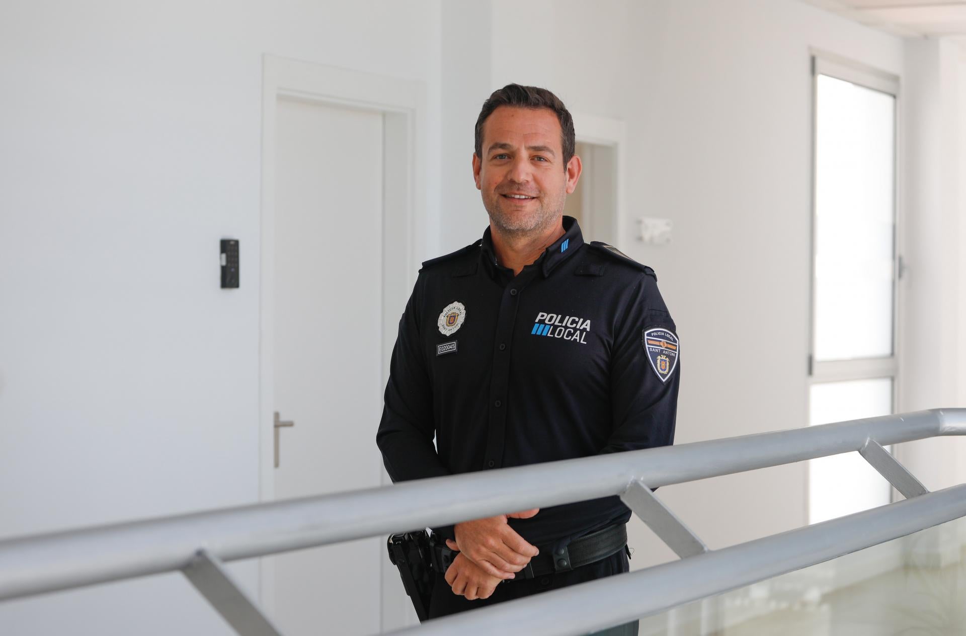 Álex Ponce: “Este verano la Policía Local de Sant Antoni trabajará sobre todo para atajar el problema grave que tenemos con la venta de gas de la risa” Álex Ponce: “Este verano la Policía Local de Sant Antoni trabajará sobre todo para atajar el problema grave que tenemos con la venta de gas de la risa”