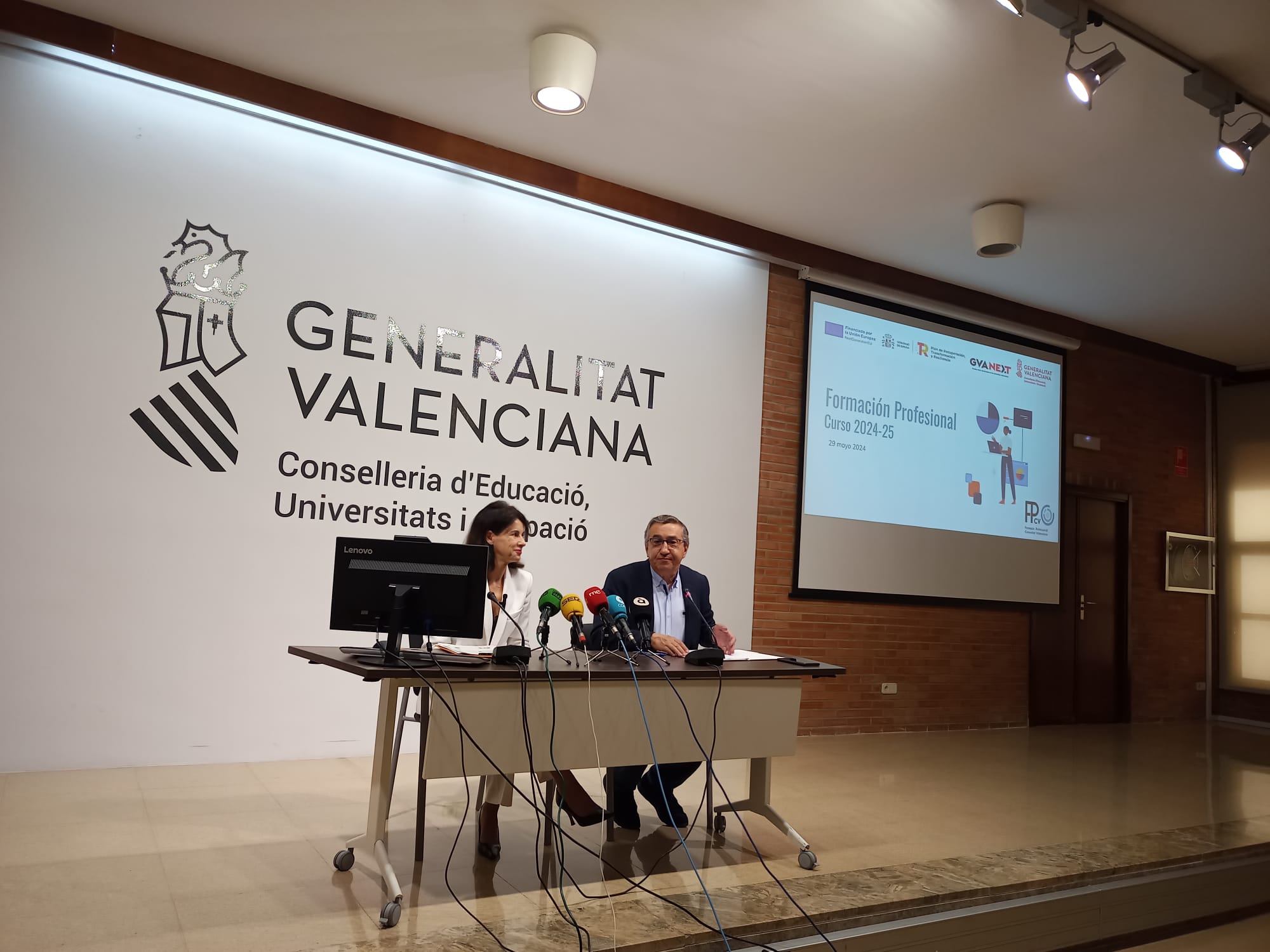 La Conselleria de Educación incrementa el número de plazas en FP y apuesta por una adecuada orientación al alumnado La Conselleria de Educación incrementa el número de plazas en FP y apuesta por una adecuada orientación al alumnado