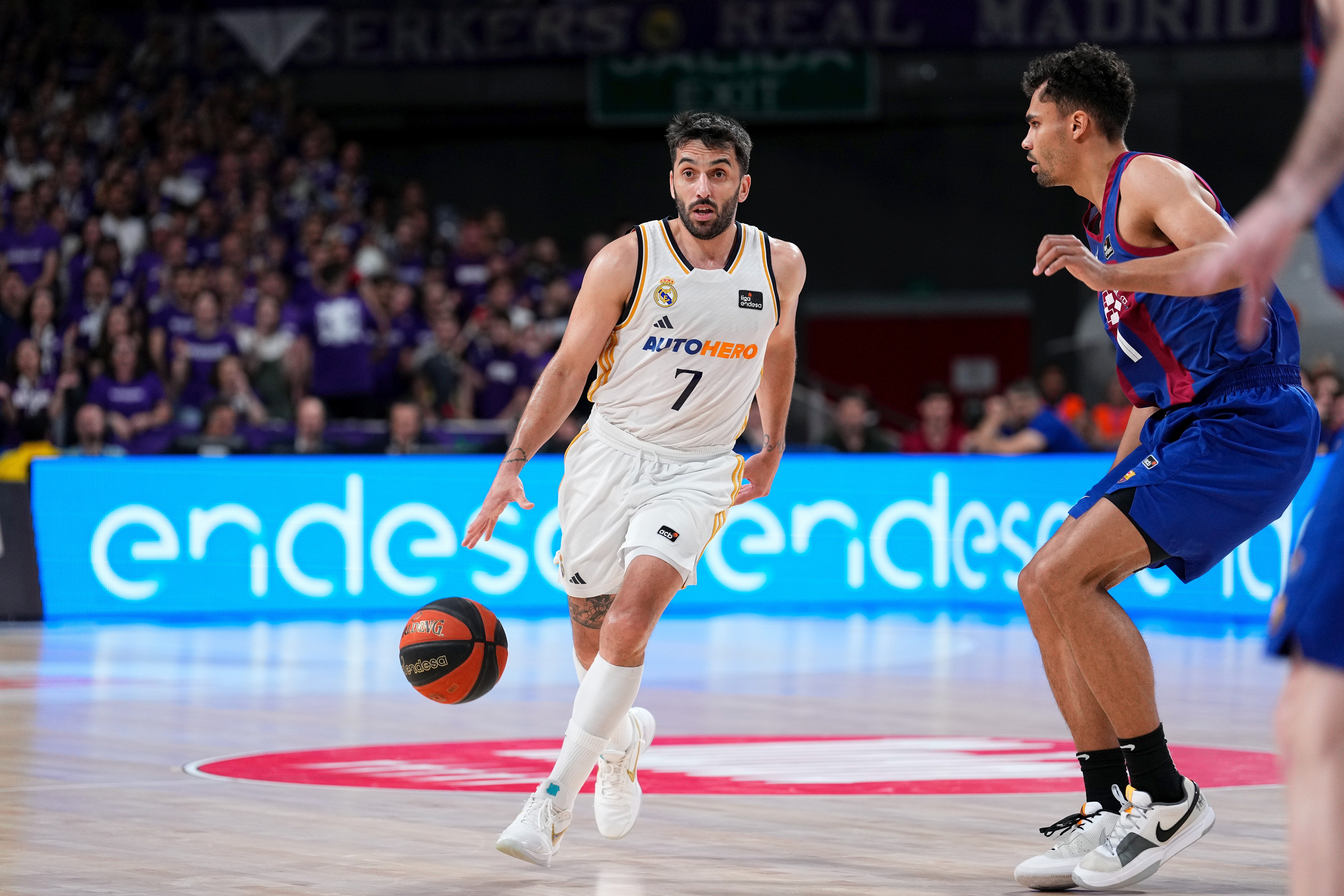 El Real Madrid se redime ante el Barcelona y pone el primer punto en la serie El Real Madrid se redime ante el Barcelona y pone el primer punto en la serie