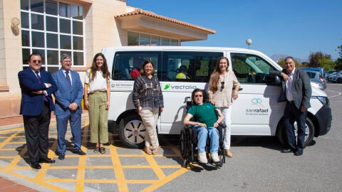 El centro San Rafael ya dispone de una nueva furgoneta adaptada