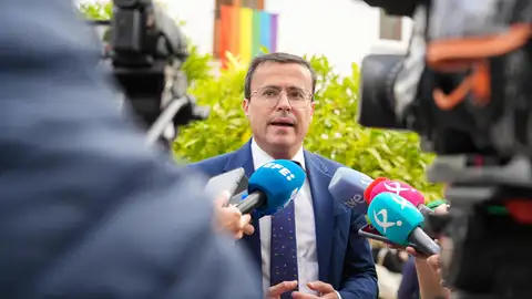 Manos Limpias denuncia al hermano de Pedro Sánchez por presunto fraude y malversación, así como al presidente de la Diputación de Badajoz Manos Limpias denuncia al hermano de Pedro Sánchez por presunto fraude y malversación, así como al presidente de la Diputación de Badajoz