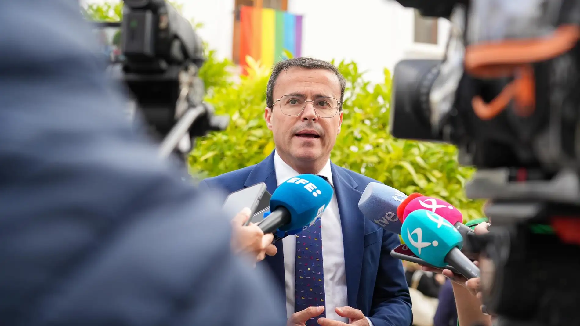 Manos Limpias denuncia al hermano de Pedro Sánchez por presunto fraude y malversación, así como al presidente de la Diputación de Badajoz Manos Limpias denuncia al hermano de Pedro Sánchez por presunto fraude y malversación, así como al presidente de la Diputación de Badajoz