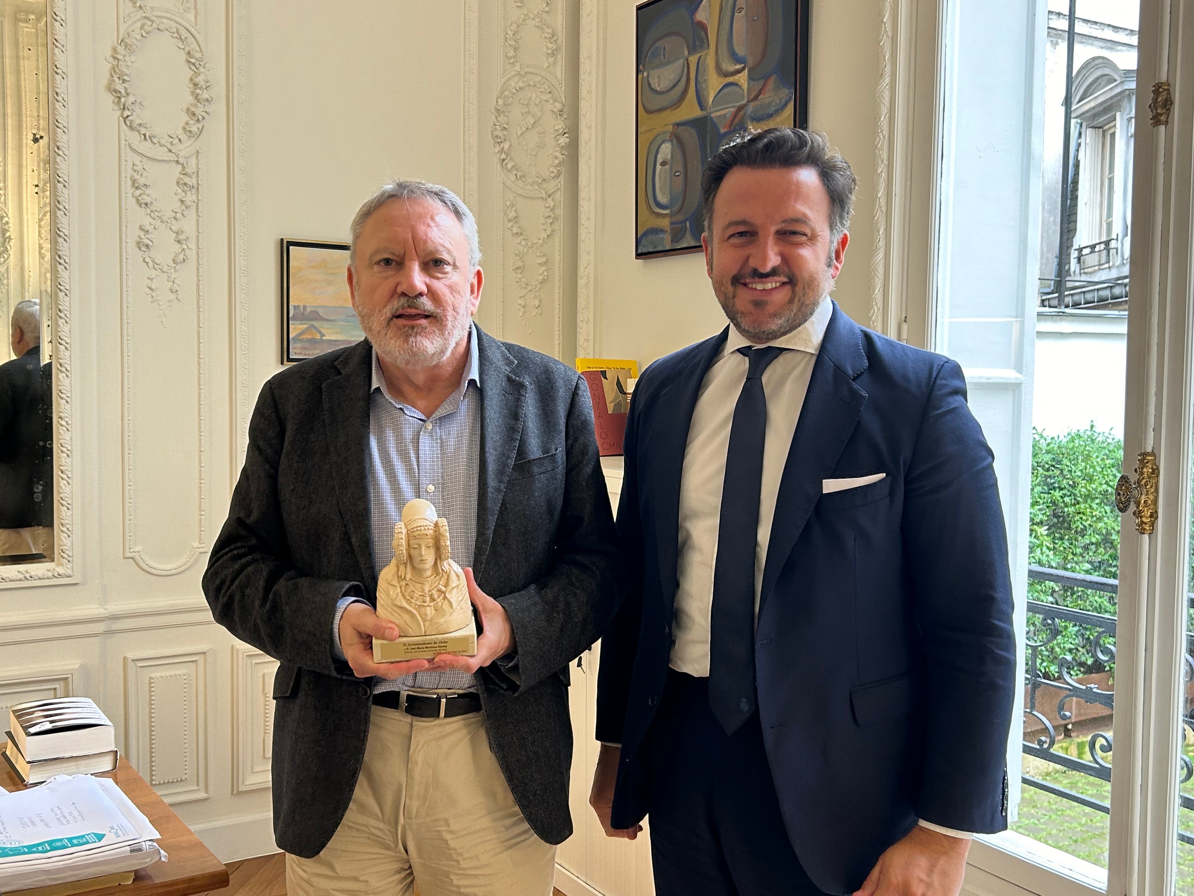 Pablo Ruz plantea al Instituto Cervantes acciones para dar a conocer el Misteri d’Elx en París Pablo Ruz plantea al Instituto Cervantes acciones para dar a conocer el Misteri d’Elx en París
