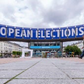 Las elecciones europeas, anunciadas junto a la sede del Parlamento Europeo en Bruselas