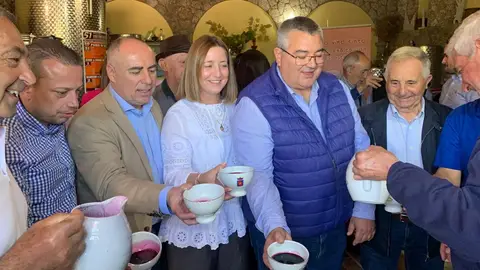 Ribadumia celebra a LI Festa do Viño Tinto do Salnés O alcalde de Ribadumia, David Castro
