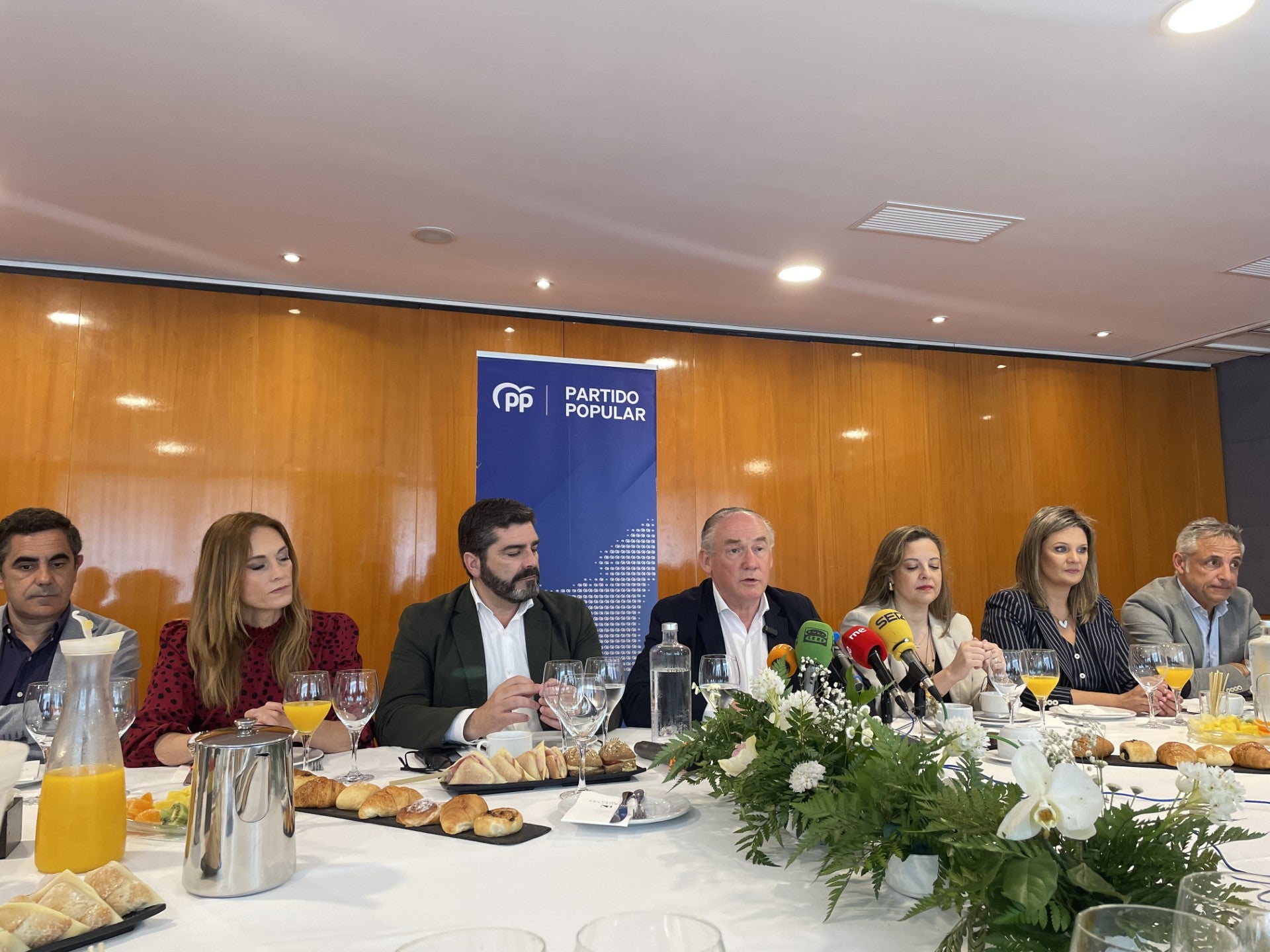 El grupo municipal del PP de A Coruña pide al BNG que exija responsabilidades por la deuda en fiestas El grupo municipal del PP de A Coruña pide al BNG que exija responsabilidades por la deuda en fiestas