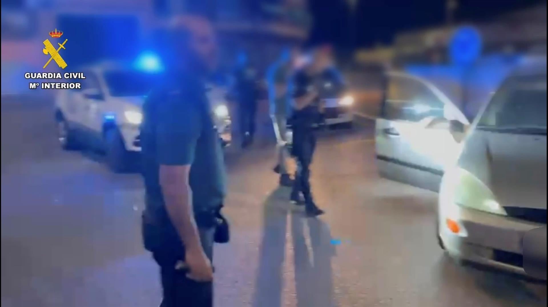 Detenido al emprender una peligrosa huida por Navalmoral tras adelantar por línea continua a la Guardia Civil Detenido al emprender una peligrosa huida por Navalmoral tras adelantar por línea continua a la Guardia Civil
