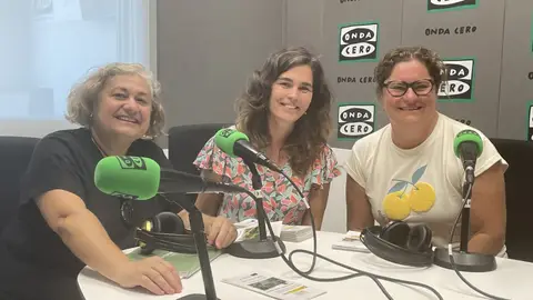 Neus Llopis, Brianda Guillem y VIcen Romá, profesoras del IES La Malladeta. Neus Llopis, Brianda Guillem y VIcen Romá, profesoras del IES La Malladeta.