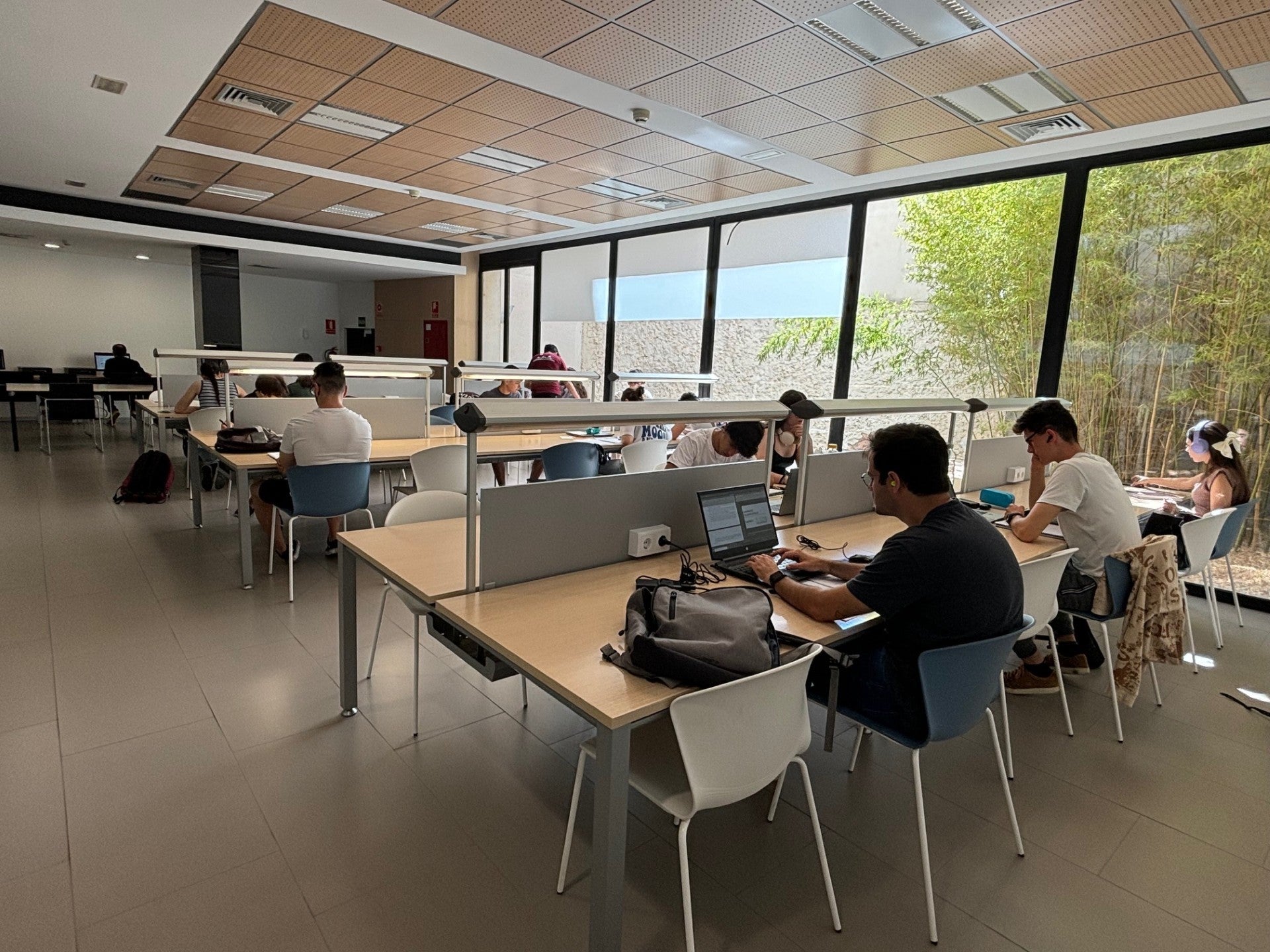 Almassora amplia el horario de la biblioteca para facilitar el estudio durante la época de exámenes Almassora amplia el horario de la biblioteca para facilitar el estudio durante la época de exámenes