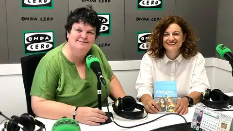 Marta Llinares entrevista a Raquel López por la presentación de su libro, "Amigas" Marta Llinares entrevista a Raquel López por la presentación de su libro, "Amigas"