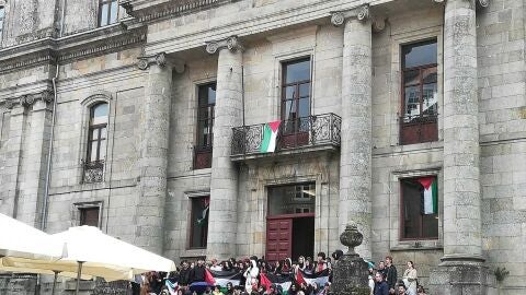 Suspenden la reunión del consejo de gobierno de la USC porque un grupo impidió el acceso a sus mienbros 