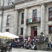Suspenden la reunión del consejo de gobierno de la USC porque un grupo impidió el acceso a sus mienbros 