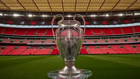 Wembley encumbra al campeón Wembley encumbra al campeón