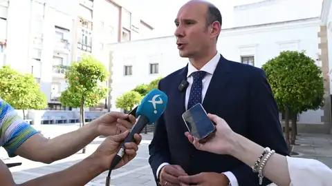 El PP extremeño acusa a los diputados extremeños del PSOE de fallar a la región, el PSOE cree que el recurso de la Junta sólo dividirá El PP extremeño acusa a los diputados extremeños del PSOE de fallar a la región, el PSOE cree que el recurso de la Junta sólo dividirá