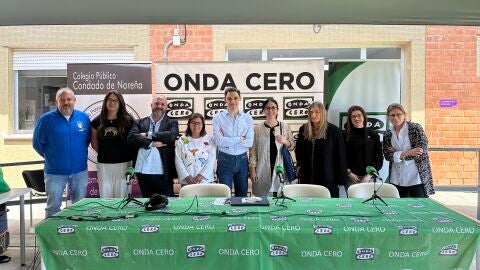 Imagen de los participantes en el programa especial desde el colegio de Nore&ntilde;a
