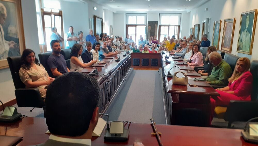 El pleno de Valdés acuerda presentar un recurso Contencioso contra Parroquia Barcia y Leijan.
