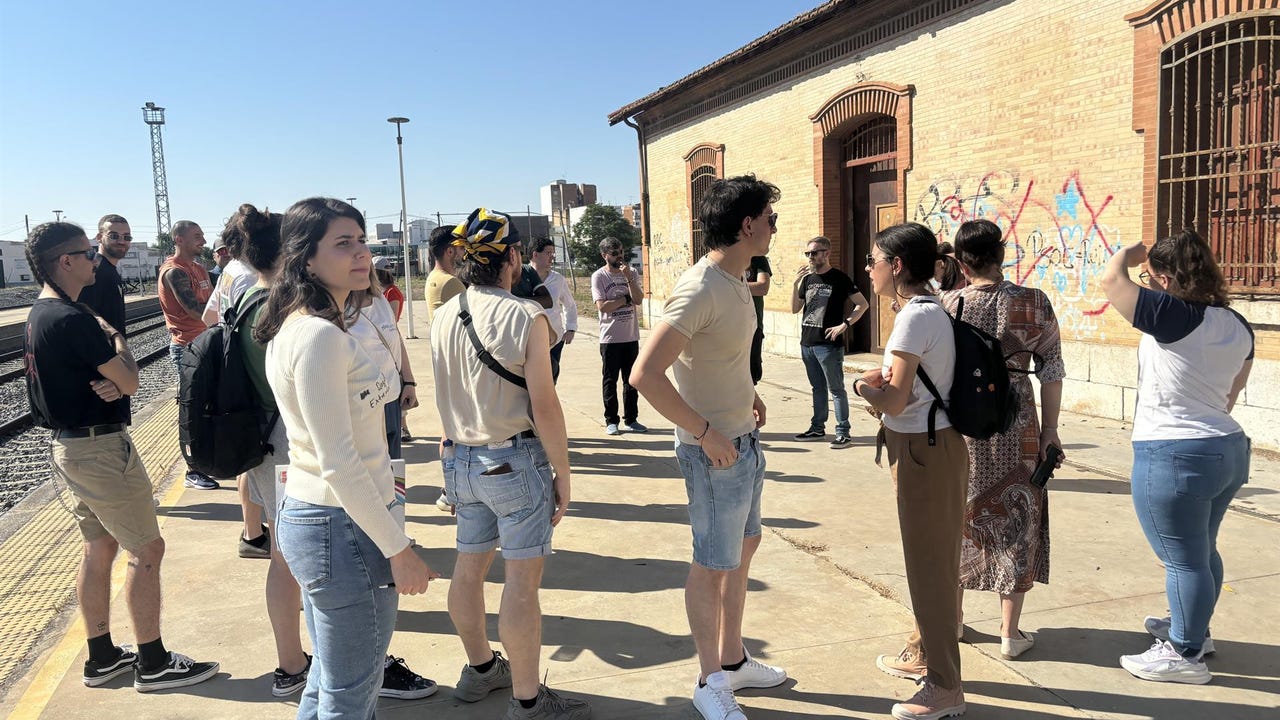Giovani provenienti da Bulgaria, Grecia, Italia e Spagna si incontrano ad Almendralejo per parlare del loro ruolo nel mondo rurale.