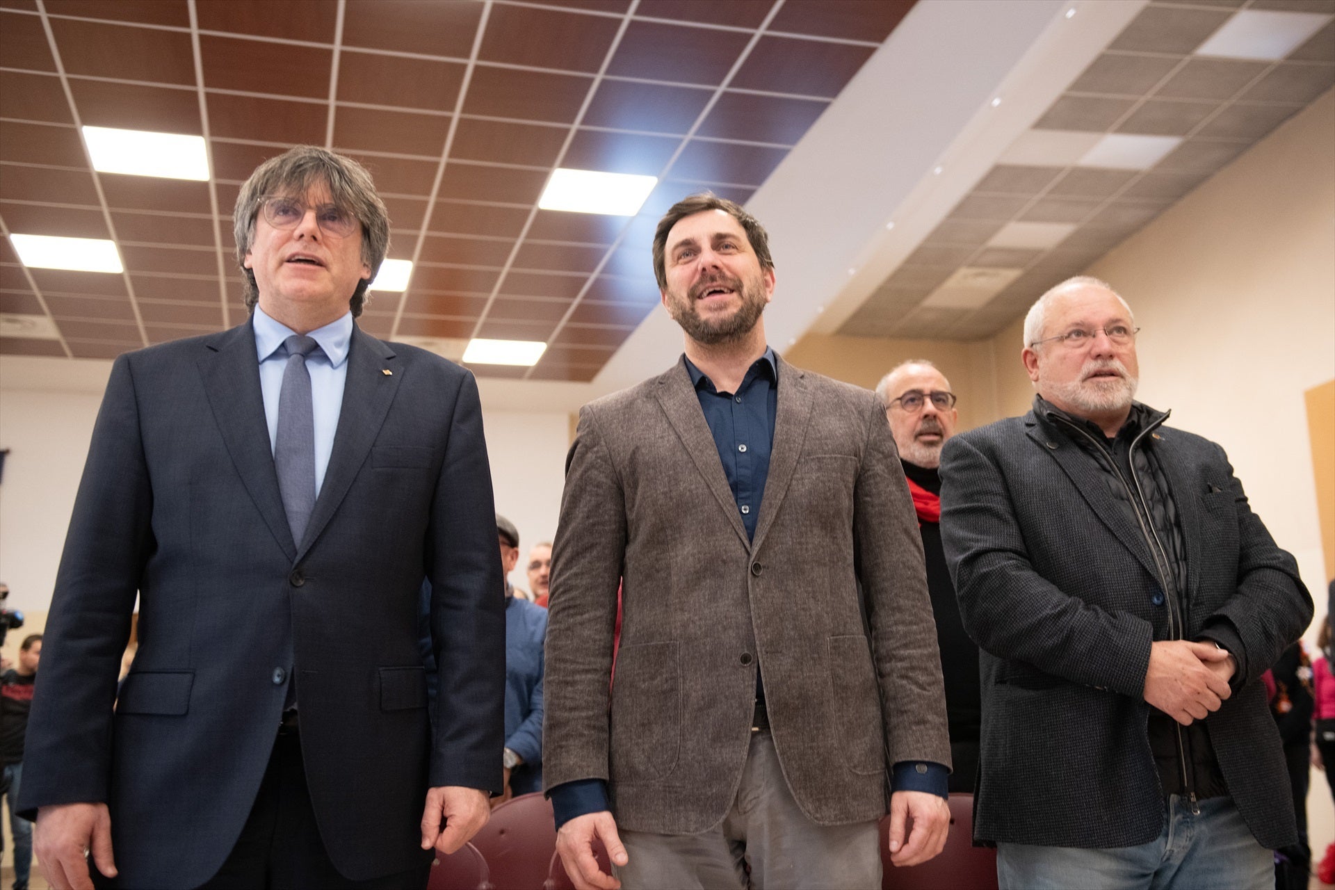 JxCAT advierte al PSOE de que debe investir a Puigdemont si quiere mantener su apoyo en Madrid JxCAT advierte al PSOE de que debe investir a Puigdemont si quiere mantener su apoyo en Madrid