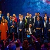 El Presidente del Gobierno de Canarias, Fernando Clavijo con los premios Canarias 2024 en el acto institucional del Día de Canarias