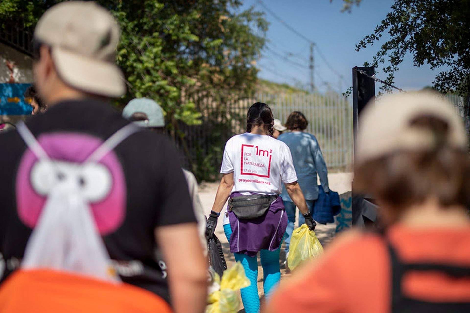 Voluntarios retiran este sábado residuos abandonados en el Parque de Monfragüe en la campaña "1m2 contra la basuraleza" Voluntarios retiran este sábado residuos abandonados en el Parque de Monfragüe en la campaña "1m2 contra la basuraleza"