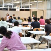 Los alumnos de Madrid y La Rioja abren este lunes la EBAU 2024: miles de estudiantes están llamados a las aulas