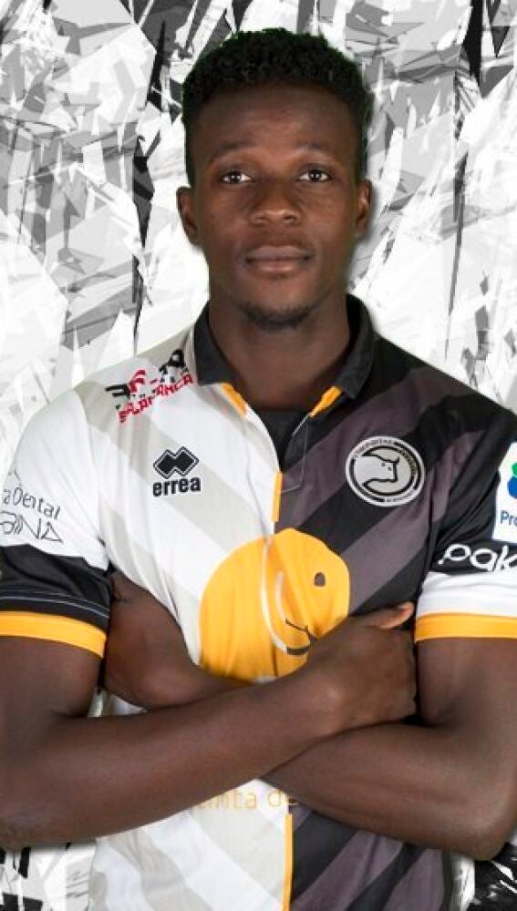 Admonio Vicente, primer debutante en Segunda tras dejar la entidad blanquinegra