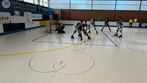 Pelayo Aspra del Oviedo Roller en el partido ante el Alcoi Pelayo Aspra del Oviedo Roller en el partido ante el Alcoi