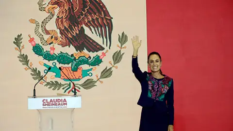 La candidata oficialista a la presidencia de México, Claudia Sheinbaum, habla durante una conferencia de prensa este lunes en la Ciudad de México (México). Quién es Claudia Sheinbaum, la mujer que ha hecho historia como primera presidenta de México