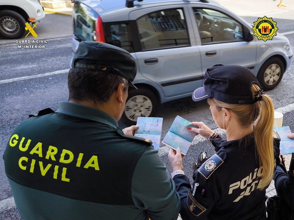La Guardia Civil detiene en Altea a tres sospechosos de robar un coche de alta gama en Italia La Guardia Civil detiene en Altea a tres sospechosos de robar un coche de alta gama en Italia