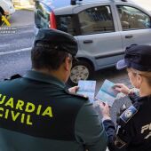 La Guardia Civil detiene en Altea a tres sospechosos de robar un coche de alta gama en Italia