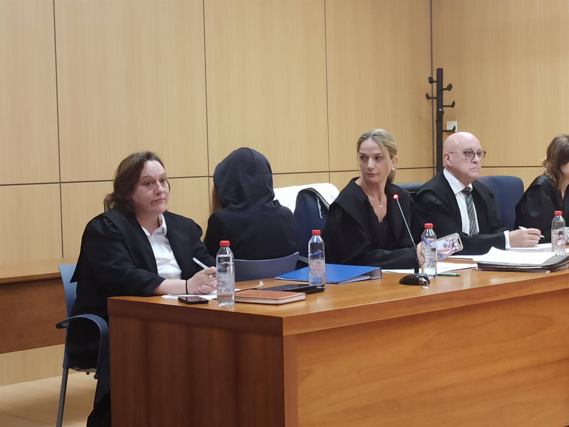 Admite en València que degolló a su madre pero responsabiliza a su novio, menor de edad, de planificarlo Admite en València que degolló a su madre pero responsabiliza a su novio, menor de edad, de planificarlo