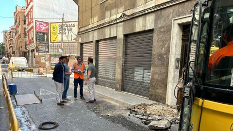 Inicio de las obras de remodelación de la calle Daoiz de Elche.