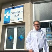 Torrecaballeros rinde un homenaje al enfermero Félix Yubero tras más de dos décadas de actividad