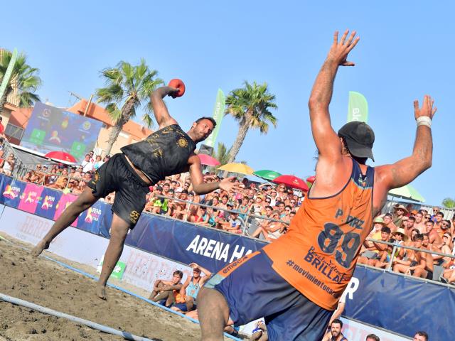 Uns 1700 esportistes ompliran Vilanova amb l'Arena 1000, el circuit d'handbol platja d'estiu Uns 1700 esportistes ompliran Vilanova amb l'Arena 1000, el circuit d'handbol platja d'estiu