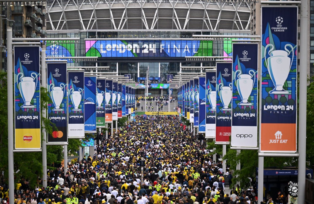 La dimensión económica de la industria del fútbol La dimensión económica de la industria del fútbol