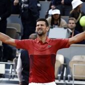 Remontada de Djokovic para meterse en cuartos de final